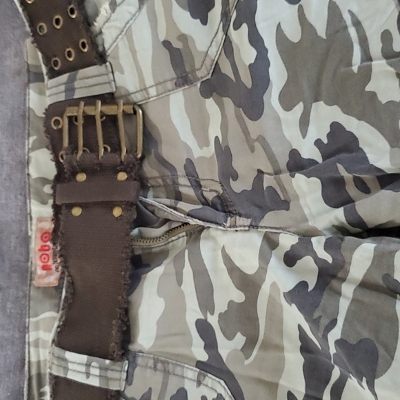 Shorts - Picture 2 of 6